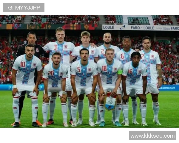 小国足球崛起之路那些闪耀世界的明星球员们